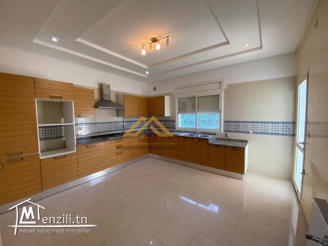 À Louer – Spacieux S+3 avec Jardin & Garage à Chott Mariem ????