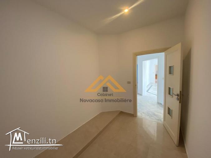 À Louer – Spacieux S+3 avec Jardin & Garage à Chott Mariem ????