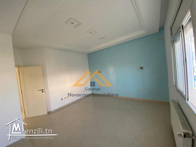 À Louer – Spacieux S+3 avec Jardin & Garage à Chott Mariem ????