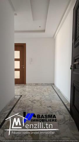 A VENDRE : Un appartement S+2 à Khzema EST