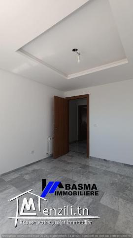 A VENDRE : Un appartement S+2 à Khzema EST