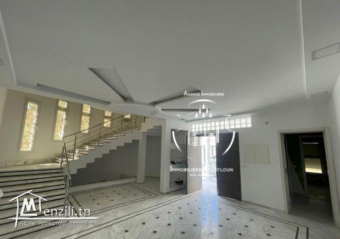 Villa à louer Ennasr 2