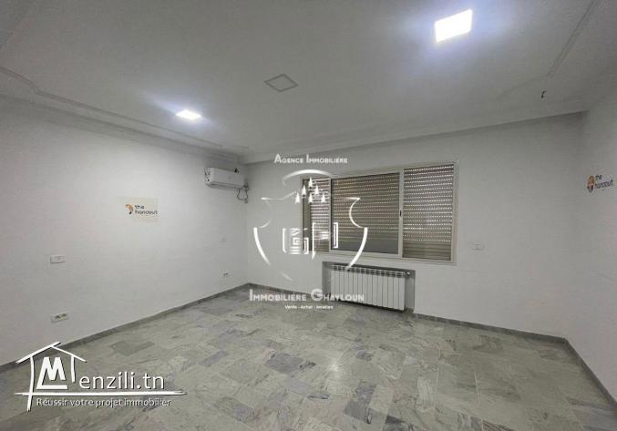 Villa à louer Ennasr 2