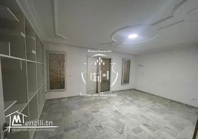 Villa à louer Ennasr 2