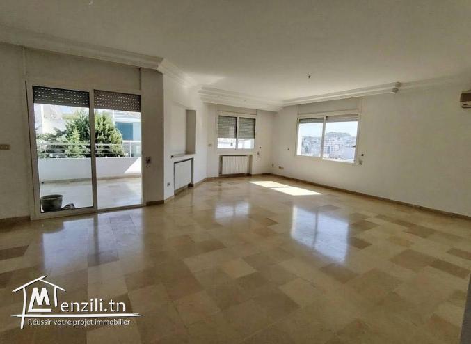 A louer étage de villa s+4 ennasr