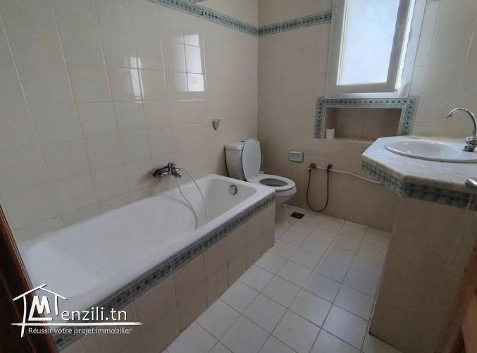 A louer étage de villa s+4 ennasr