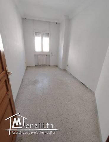 A louer étage de villa s+4 ennasr