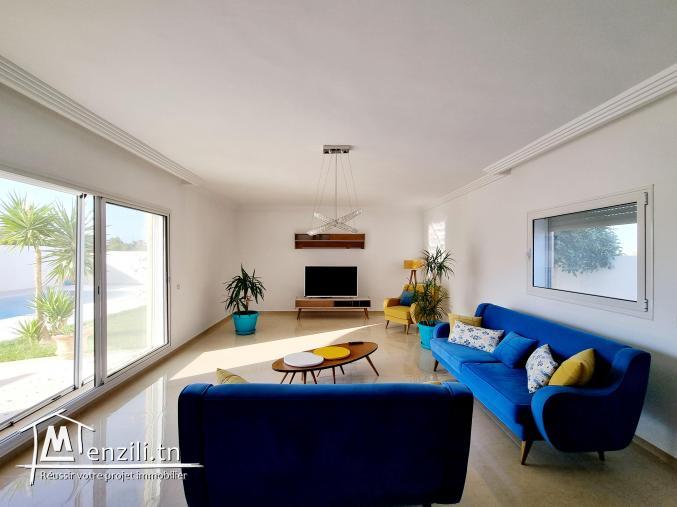 Villa á vendre avec piscine, jardin, grand terrain.