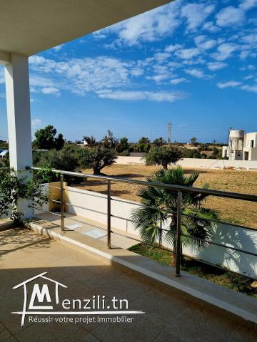 Villa á vendre avec piscine, jardin, grand terrain.