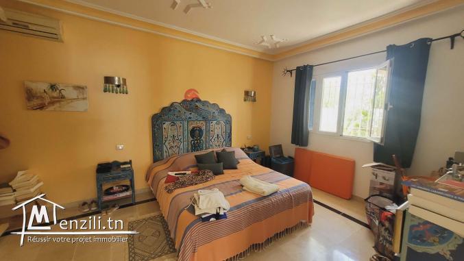 A VENDRE EN ZT BELLE VILLA AVEC PISCINE PRIVÉE - RÉF V623