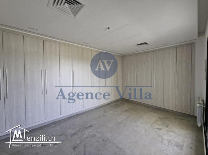 une villa meublée à la soukra avec piscine