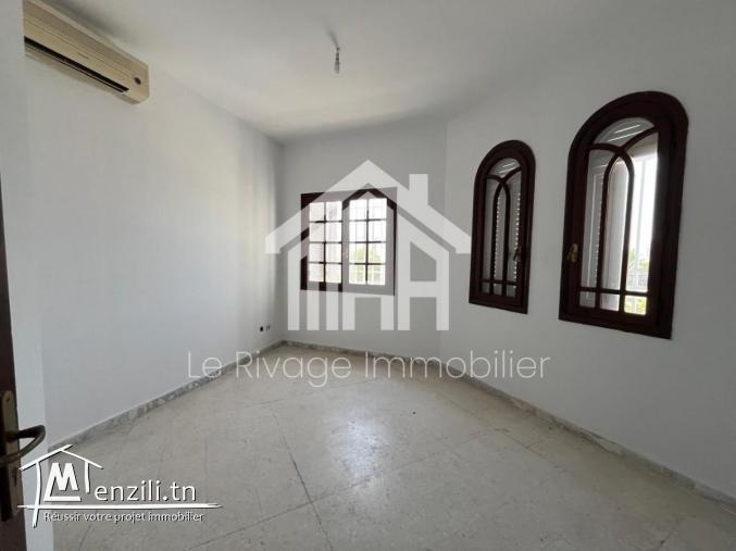 une villa S5  idéalement  à la Marsa