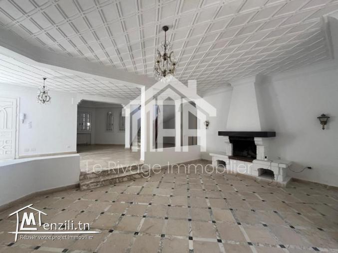 une villa S5  idéalement  à la Marsa