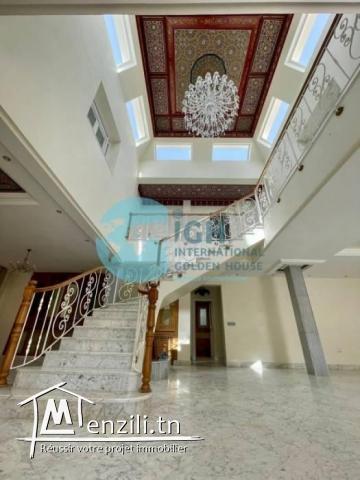 A Louer Villa S5 avec piscine à Gammarth