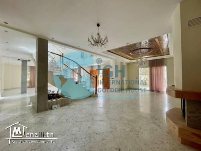 A Louer Villa S5 avec piscine à Gammarth