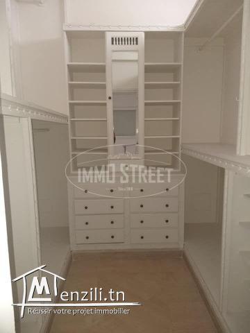 À louer : Élégante villa S+5 avec piscine à La Marsa Cube