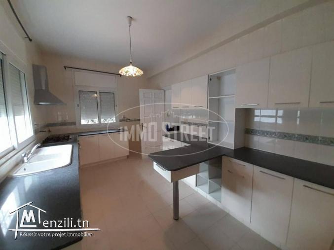 À louer : Élégante villa S+5 avec piscine à La Marsa Cube