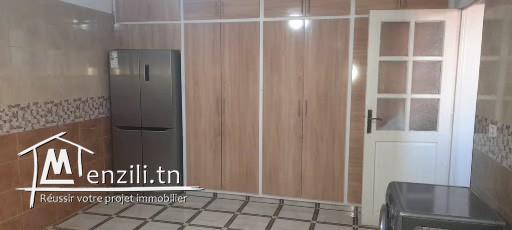 Grande Maison au Première Etage Avec Garage