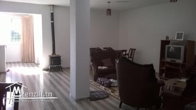 Grande Maison au Première Etage Avec Garage