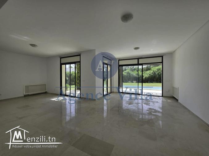 une villa s4 à gammarth avec un grand jardin