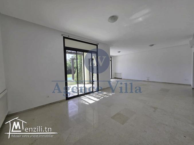 une villa s4 à gammarth avec un grand jardin