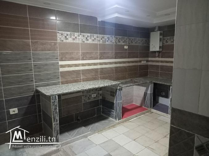 Maison rectangulaire 220 m² à Cité El Aouina