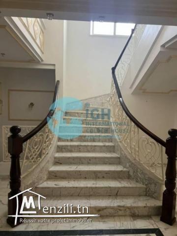 À Vendre Villa prestigieuse avec piscine à La Marsa