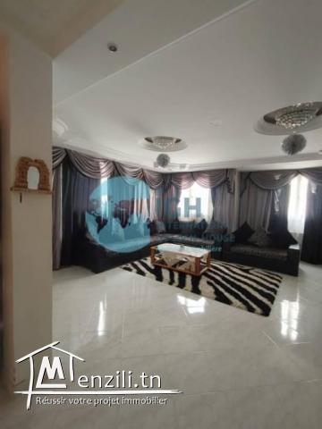 Etage de villa S4  à vendre à Chott Meriem Pied dans l'eau