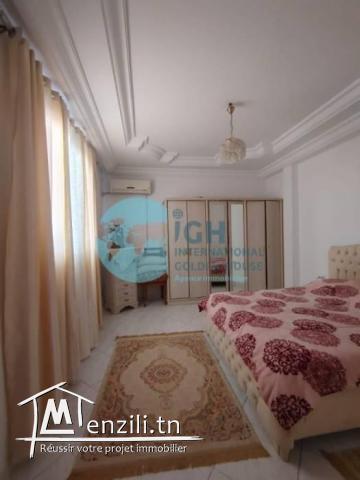 Etage de villa S4  à vendre à Chott Meriem Pied dans l'eau