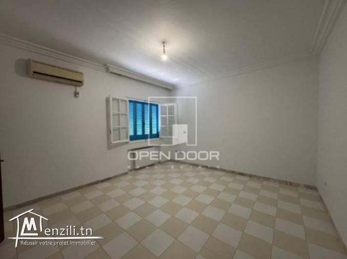 À louer  Spacieuse villa S6 avec garage au cœur de La Marsa