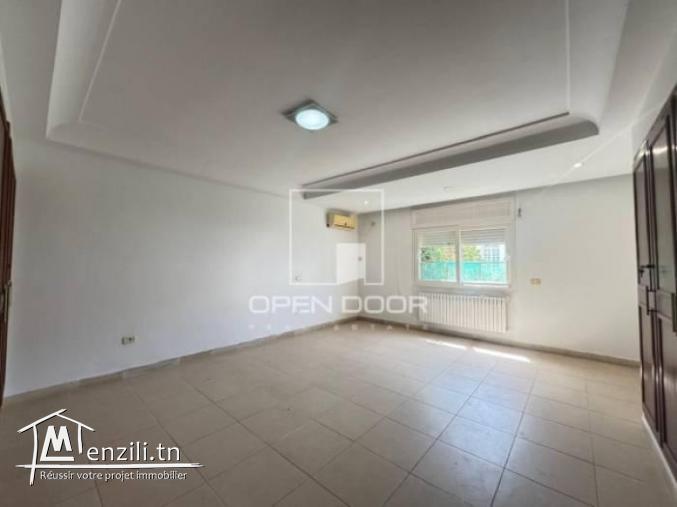 À louer  Superbe villa avec piscine à deux pas de l’école française de La Marsa