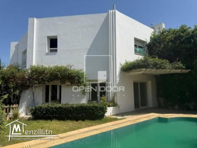 À louer  Superbe villa avec piscine à deux pas de l’école française de La Marsa