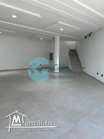 À Louer Local Commercial sur 2 Niveaux sur la Route De Ceinture