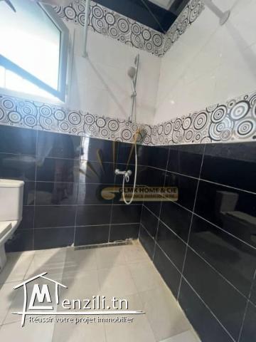 Etage de villa à louer à la soukra