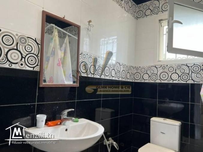 Etage de villa à louer à la soukra