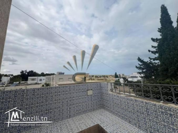 Etage de villa à louer à la soukra