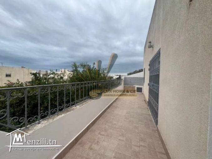 Etage de villa à louer à la soukra