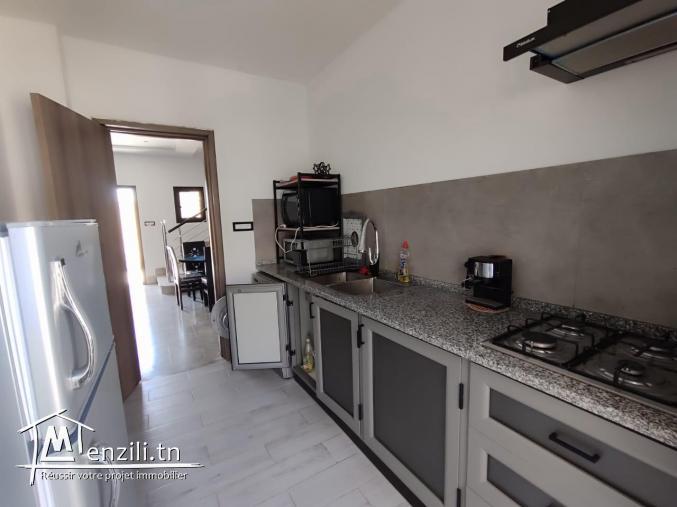 Une Villa S+3 avec une piscine à La Location Annuelle