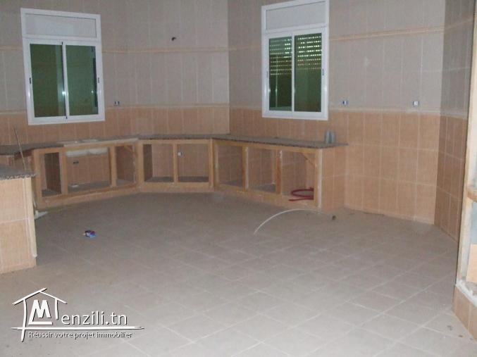 Belle villa inachevèe  rez-de-chaussée d'architecture moderne