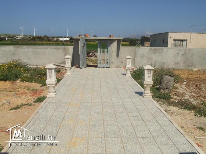 Belle villa inachevèe  rez-de-chaussée d'architecture moderne