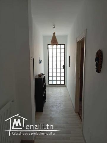 etage de villa s+2 meublé à Alain savary