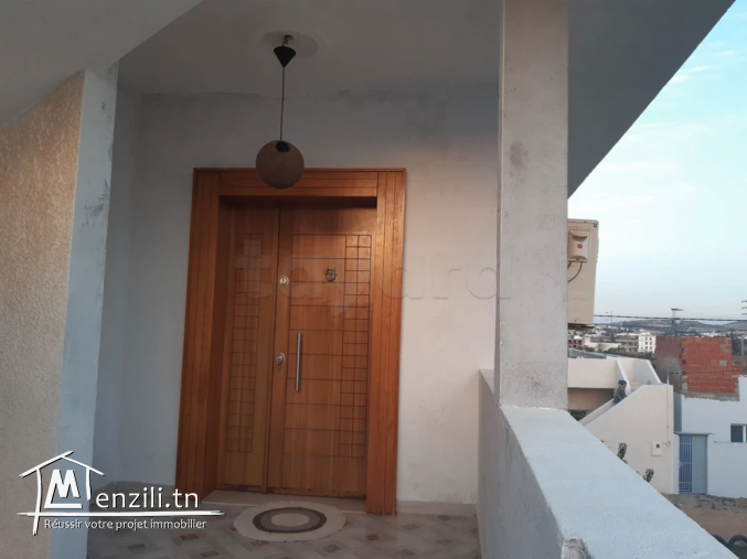 Villa a vendre avec deux etages independants. Prix negociable