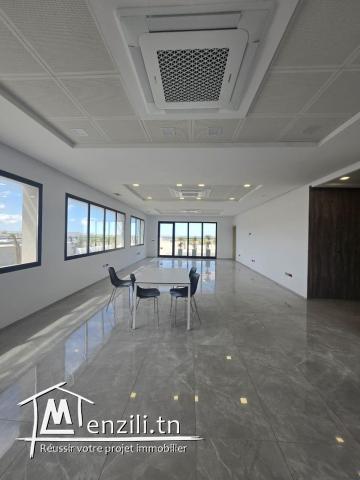 open space 1220 m² ths au pole la gazelle