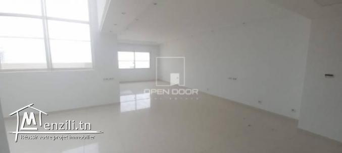 À louer  Magnifique Penthouse S3 avec piscine au Lac 2