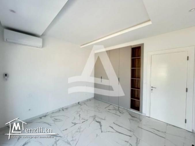 Location  villa avec piscine à la soukra