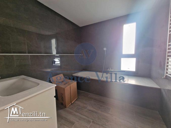 une villa s4 à gammarth avec piscine et jardin