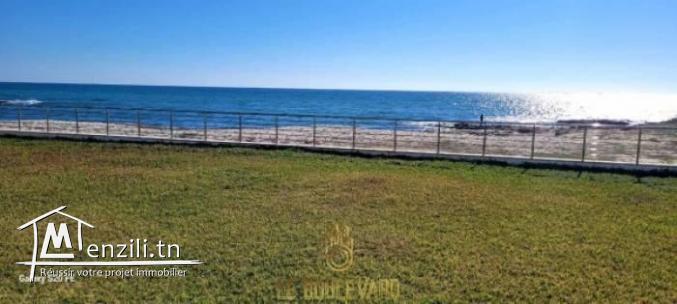 A vendre Villa 2S6 pied dans l'eau à Jinene dans l'eau  Nabeul