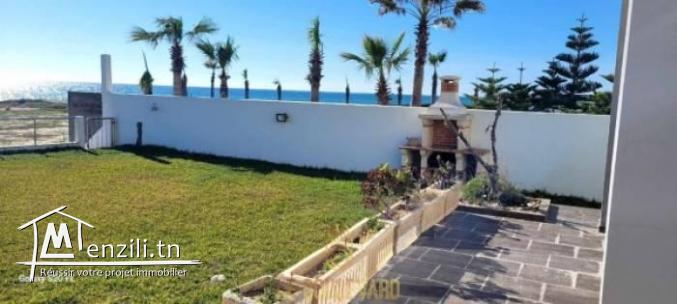 A vendre Villa 2S6 pied dans l'eau à Jinene dans l'eau  Nabeul