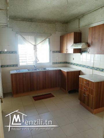 Opportunité à La Manouba : Charmant S+3 à vendre dans emplacement idéal