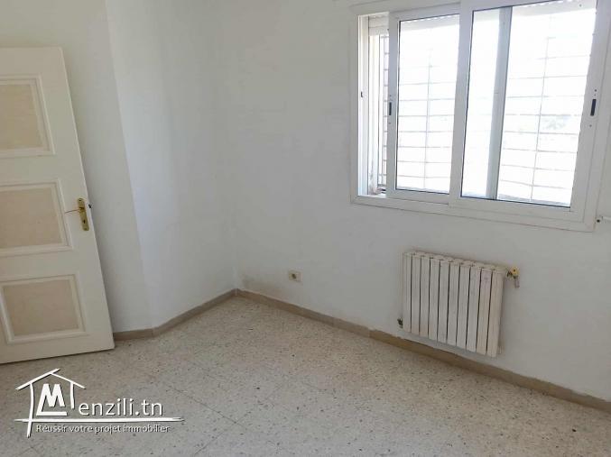 Opportunité à La Manouba : Charmant S+3 à vendre dans emplacement idéal